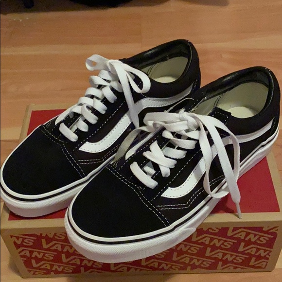 Vans - Picture 1 of 7